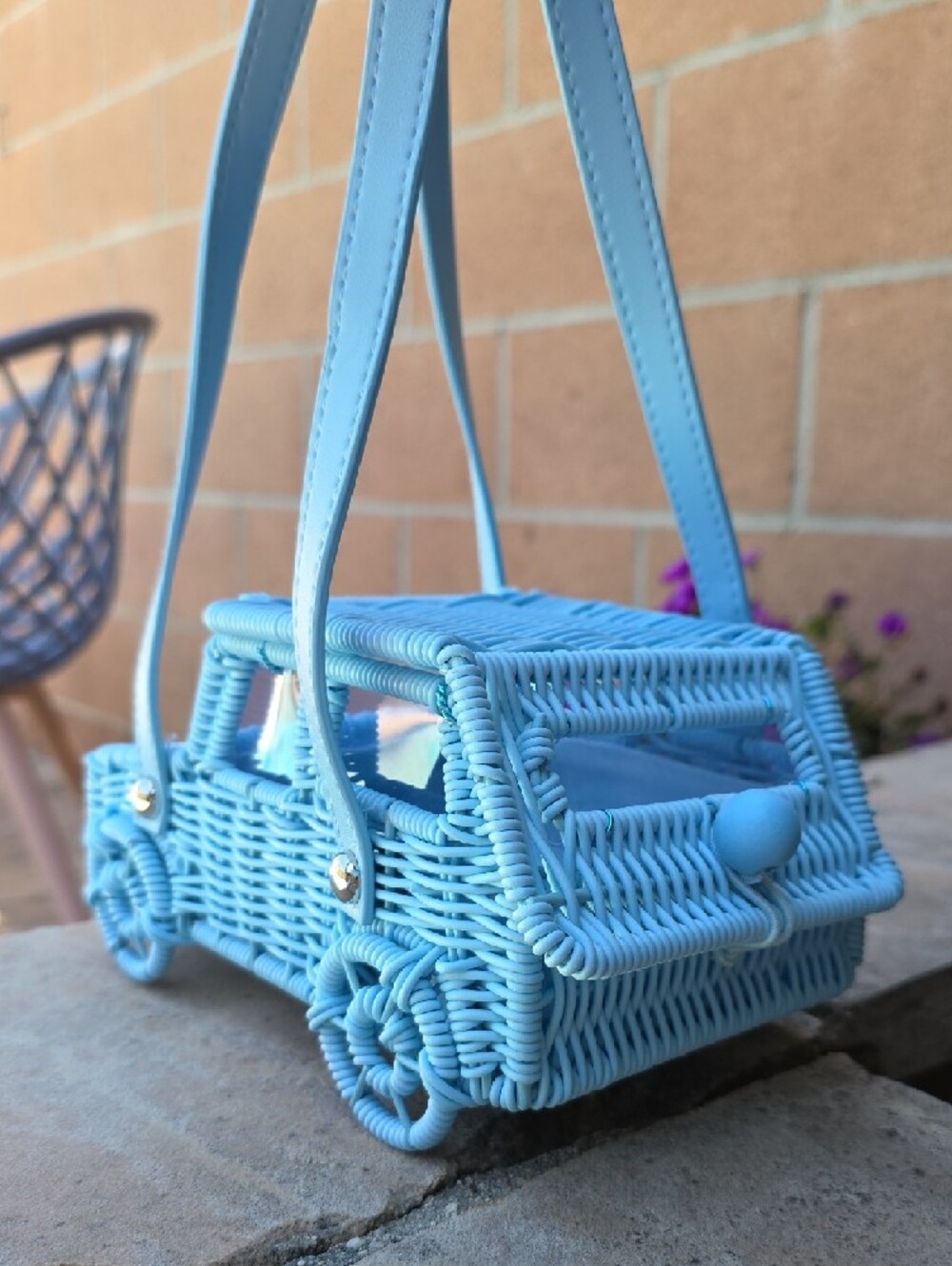 Viral Tommy Bahama Baby Blue Wicker Jeep Handbag....🚙 beep beep!! 😍 - Picture 3 of 6